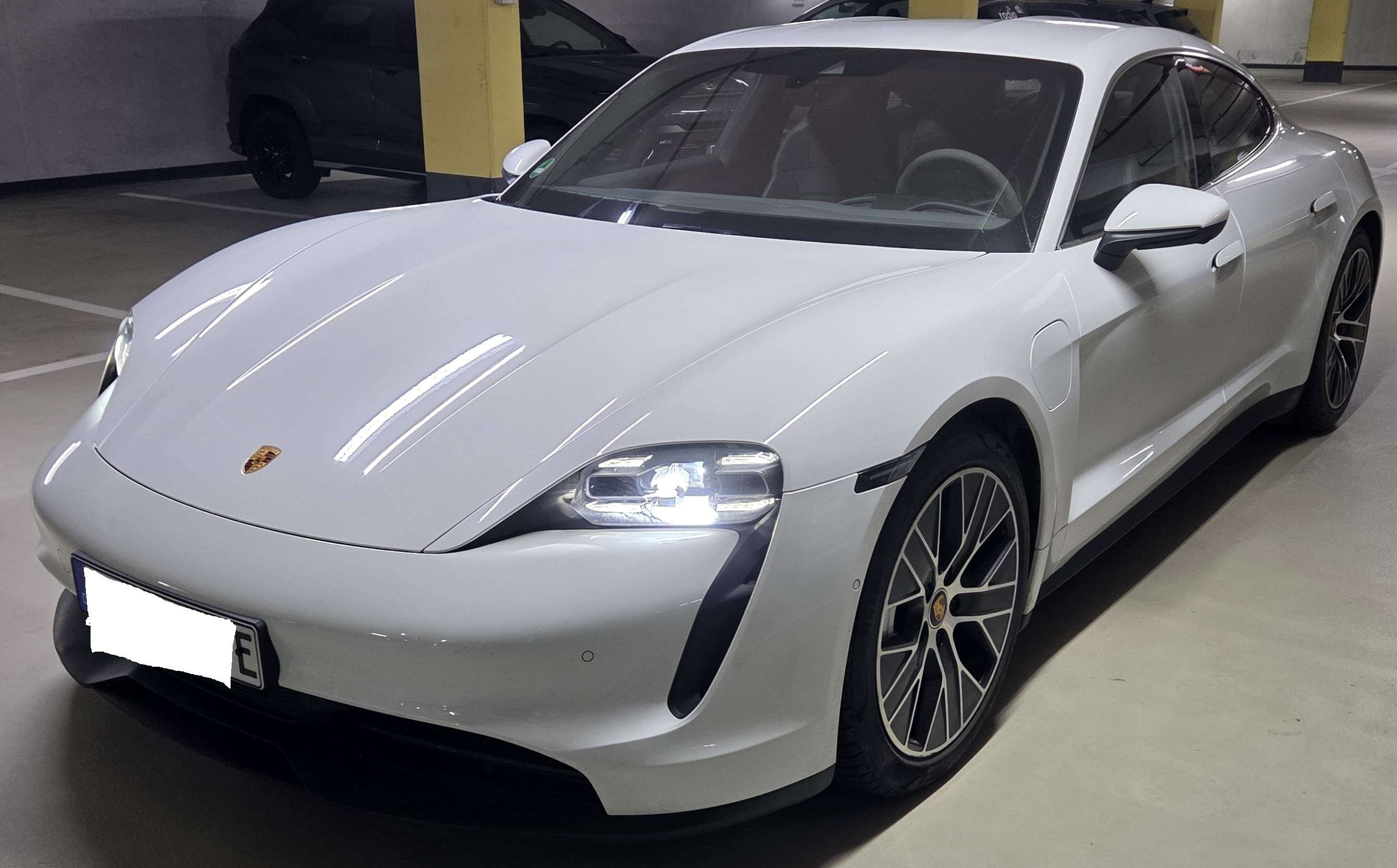 Second hand Porsche Taycan 