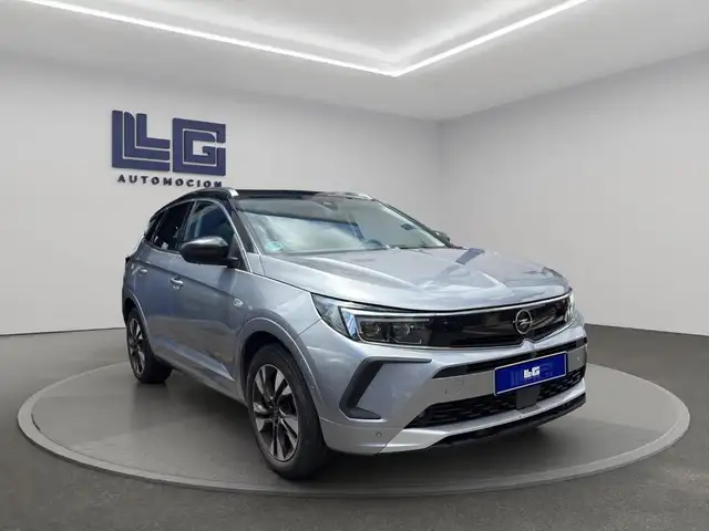 Opel Grandland view 4