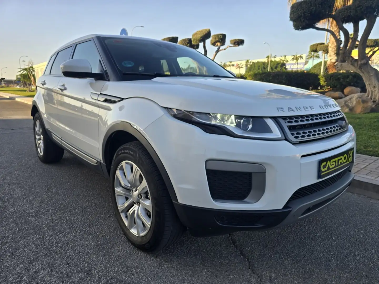 Land Rover Range Rover Evoque 2.0eD4 SE 2WD 150 Blanc - 1