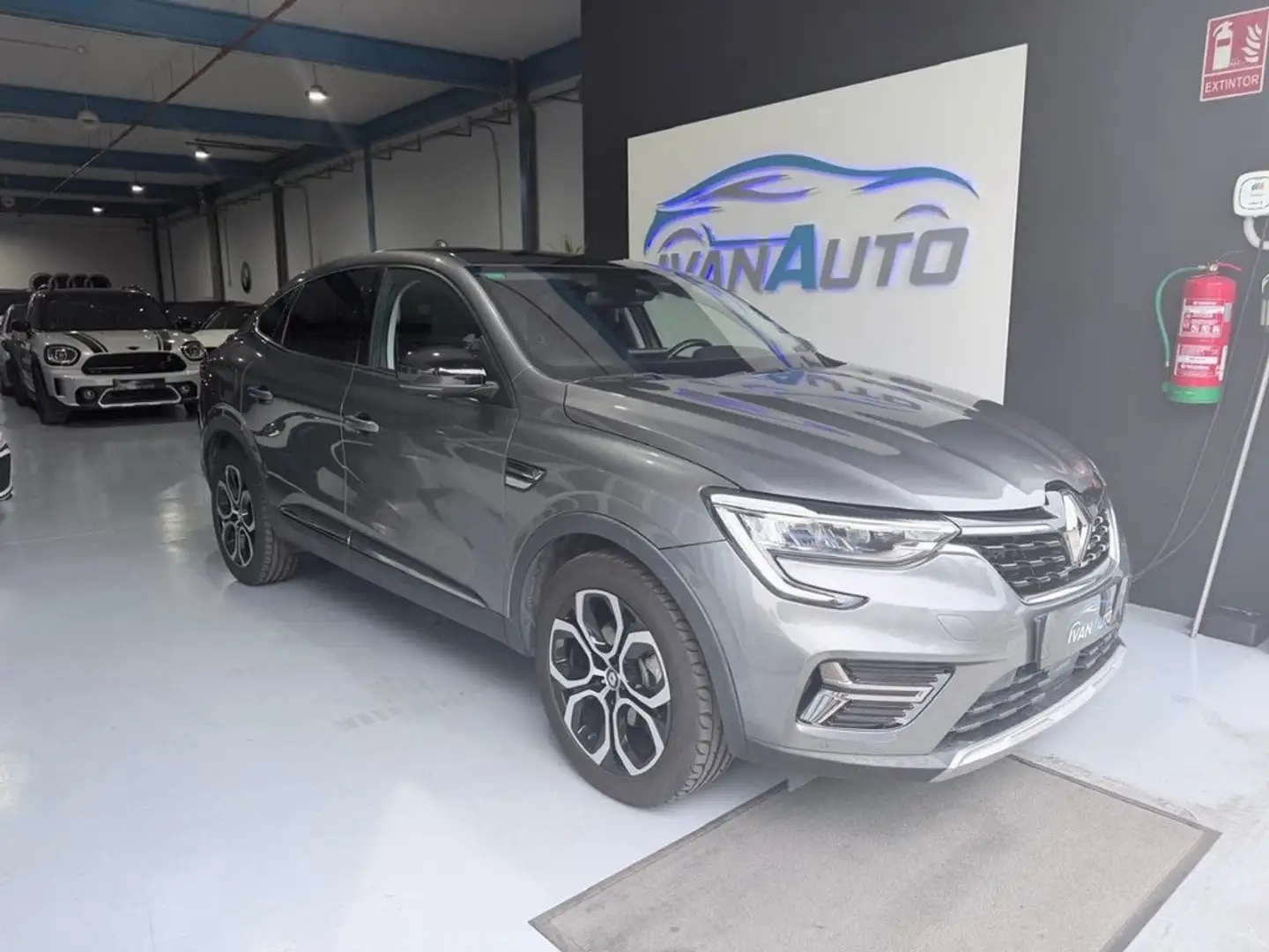 Renault Arkana Techno ETECH full hybrid 105kW145CV Gris - 1