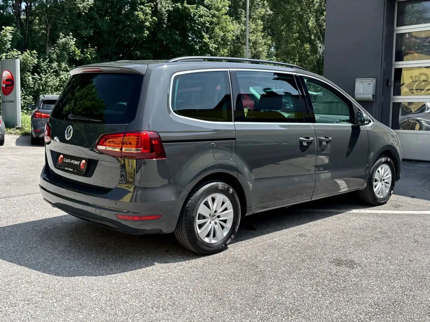 Volkswagen Sharan Business SCR 2,0 TDI DSG Gris - 2