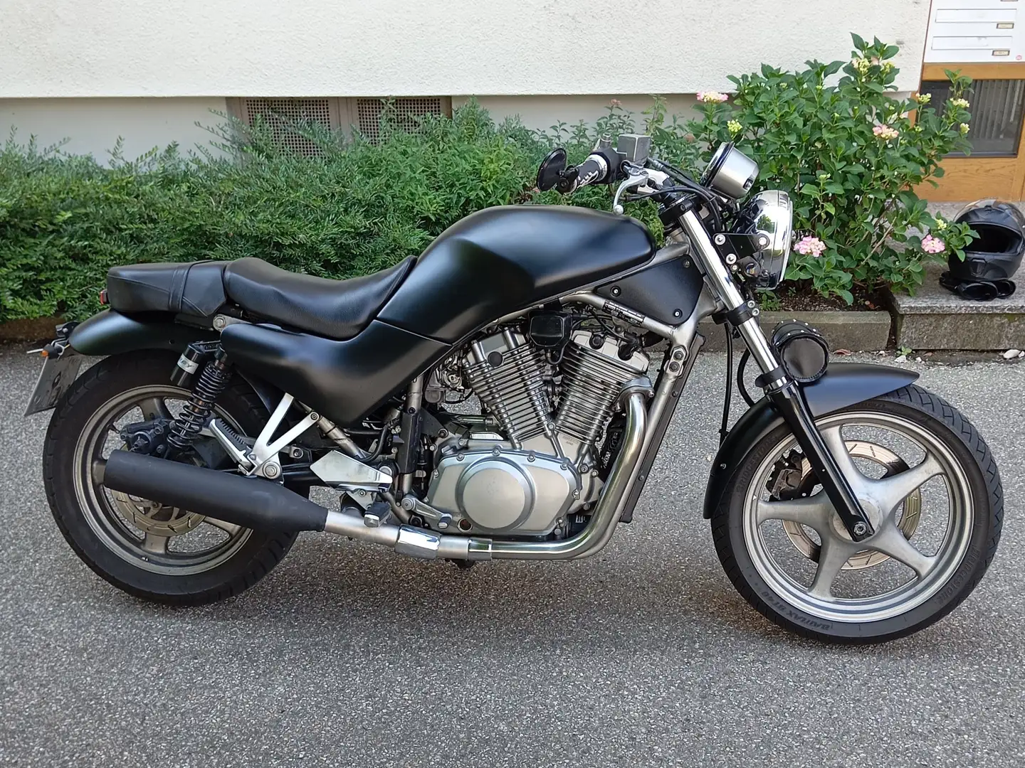 Suzuki VZ 800 Noir - 1