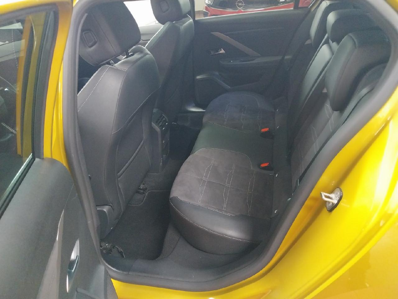 Opel Astra Ultimate Matrix LED 18" Spurhalteass. Luftgütesen — photo 23