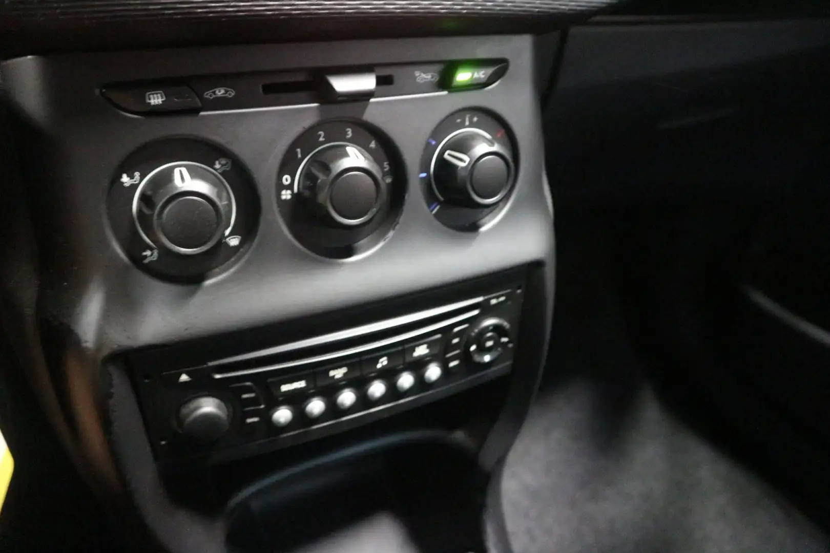 Citroen C3 1.4 Essentiel / AIRCO / WHITE EDITION / 5 DRS ! ! Wit - 2