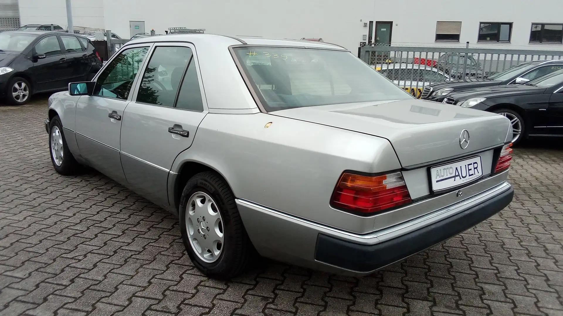 Mercedes-Benz E 230 MOPF1 srebrna - 2