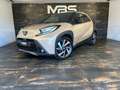 Toyota Aygo X *1ER MAIN *FAIBLE KLM *CLIM *CAMERA *FEUX LED *GPS Bej - thumbnail 2