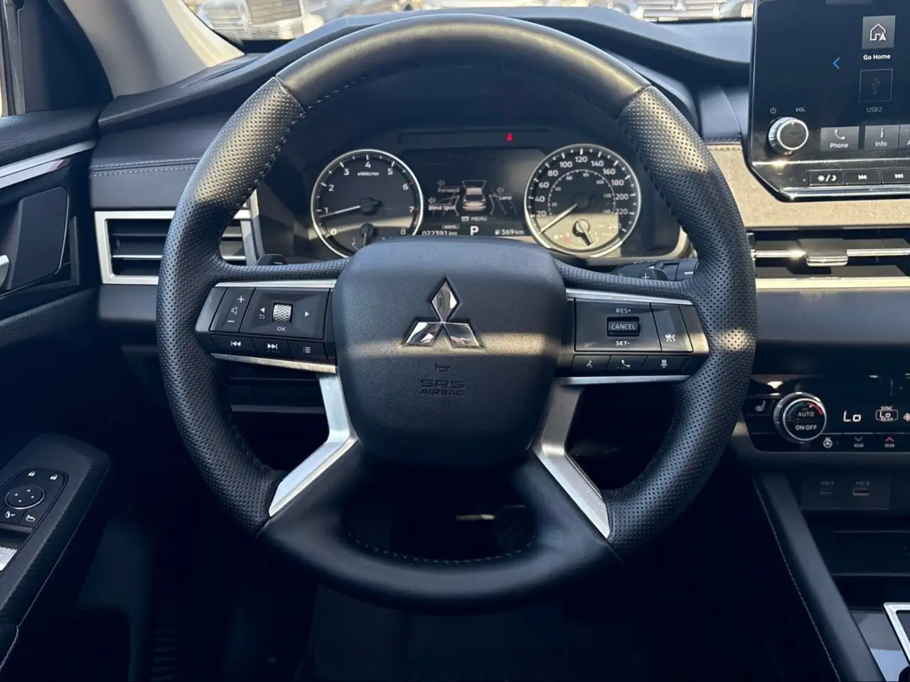 Mitsubishi Outlander снимка Mitsubishi Outlander