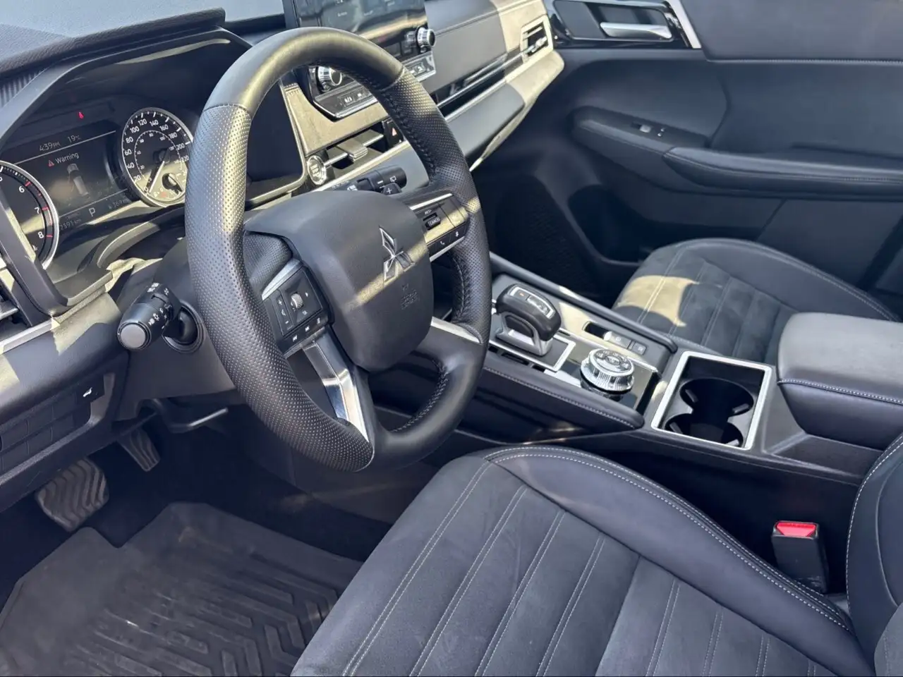 Mitsubishi Outlander снимка Mitsubishi Outlander