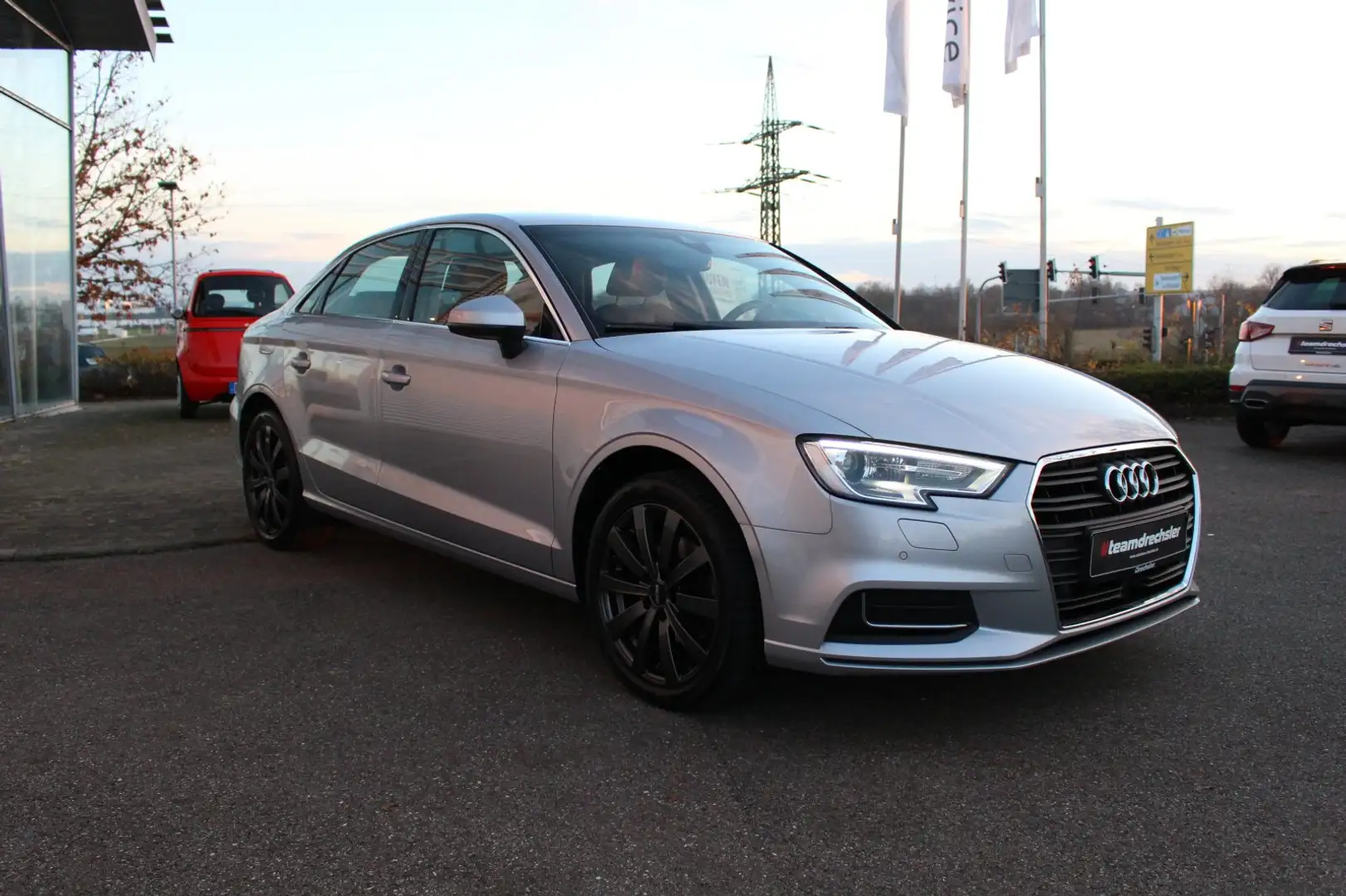 Audi A3 1.4 TFSI Limousine design NAVI+ACC+SPORTSITZE Argent - 2
