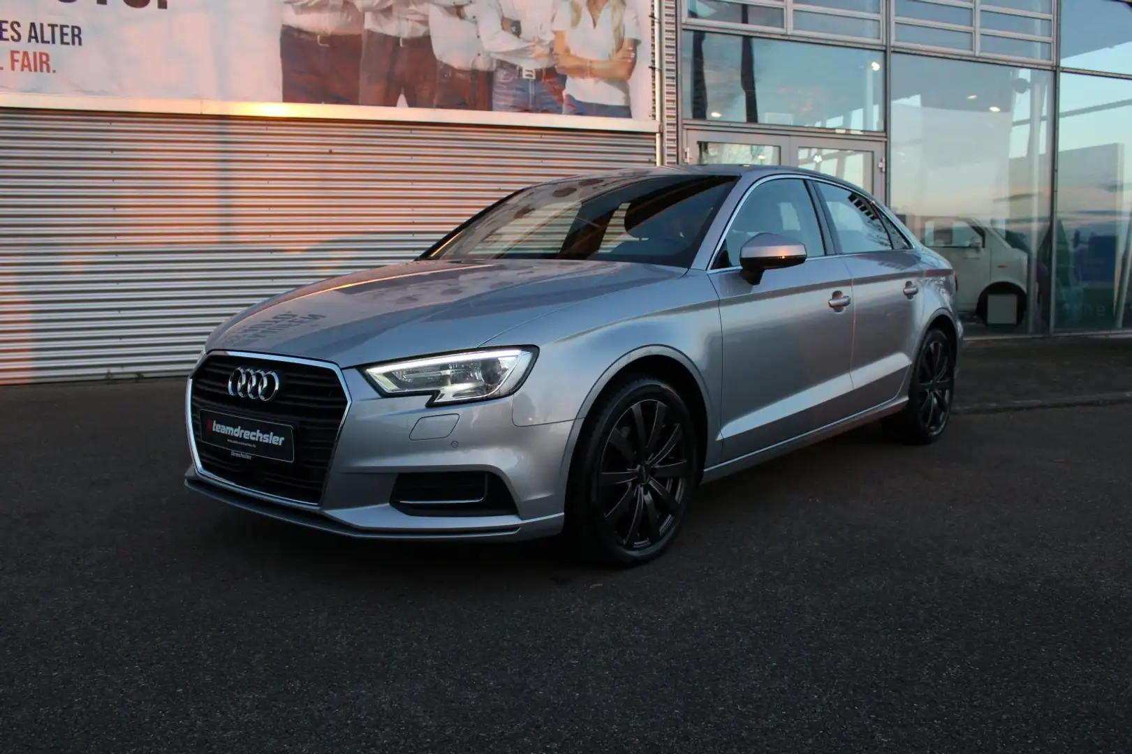 Audi A3 1.4 TFSI Limousine design NAVI+ACC+SPORTSITZE Argent - 1