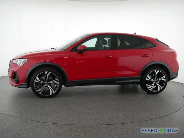 Audi Q3 view 14
