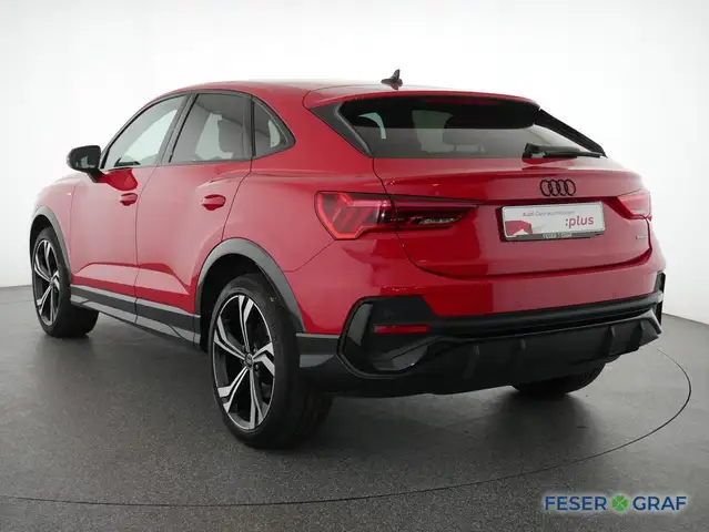 Audi Q3 view 13
