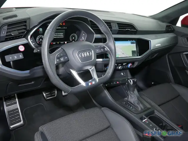 Audi Q3 view 8