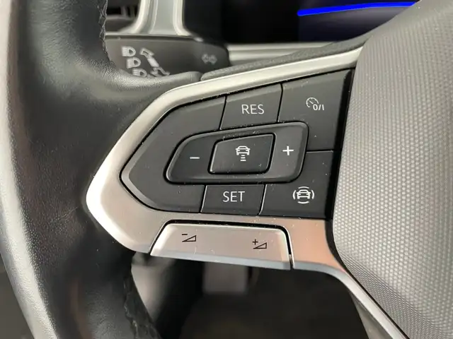 Volkswagen T-Roc view 13