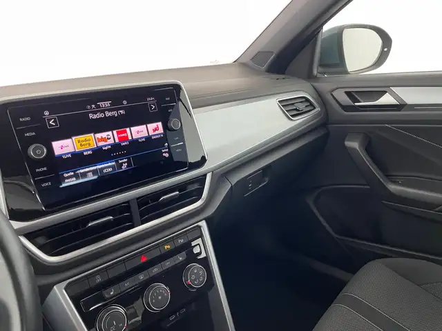 Volkswagen T-Roc view 9