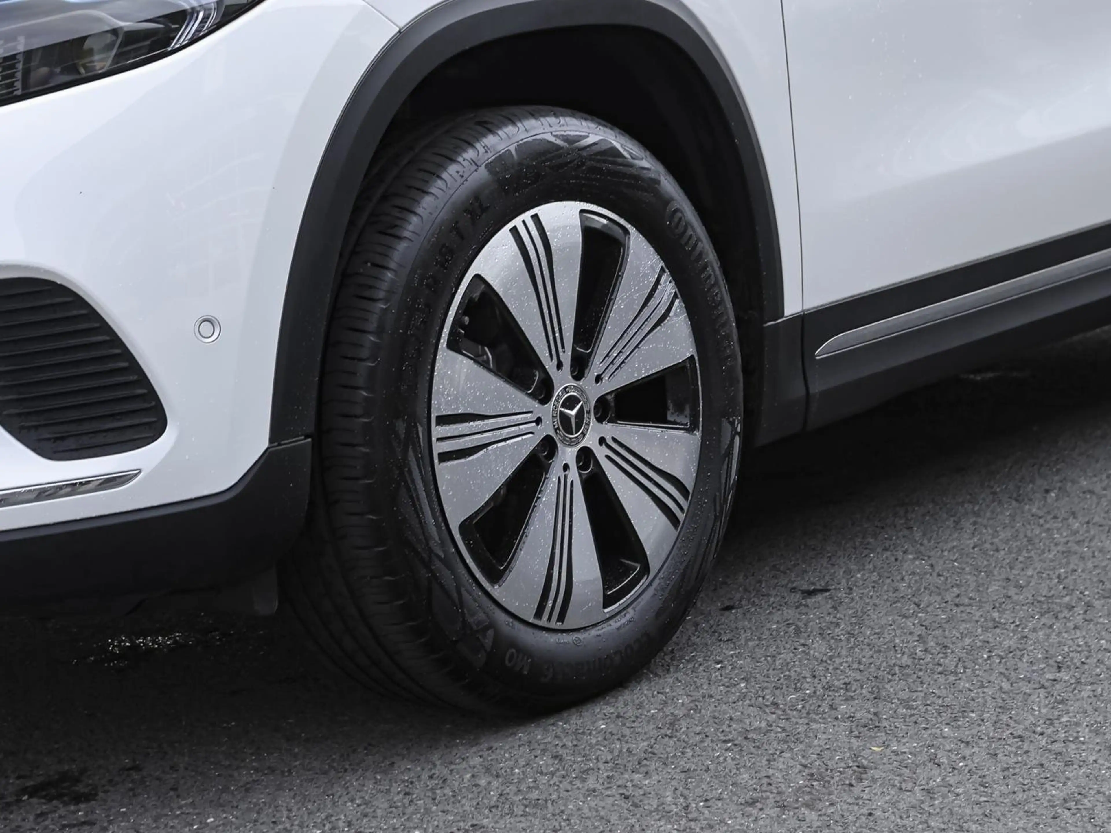 Mercedes-Benz EQA 300 4M Progressive Premium Distronic AHK — photo 9