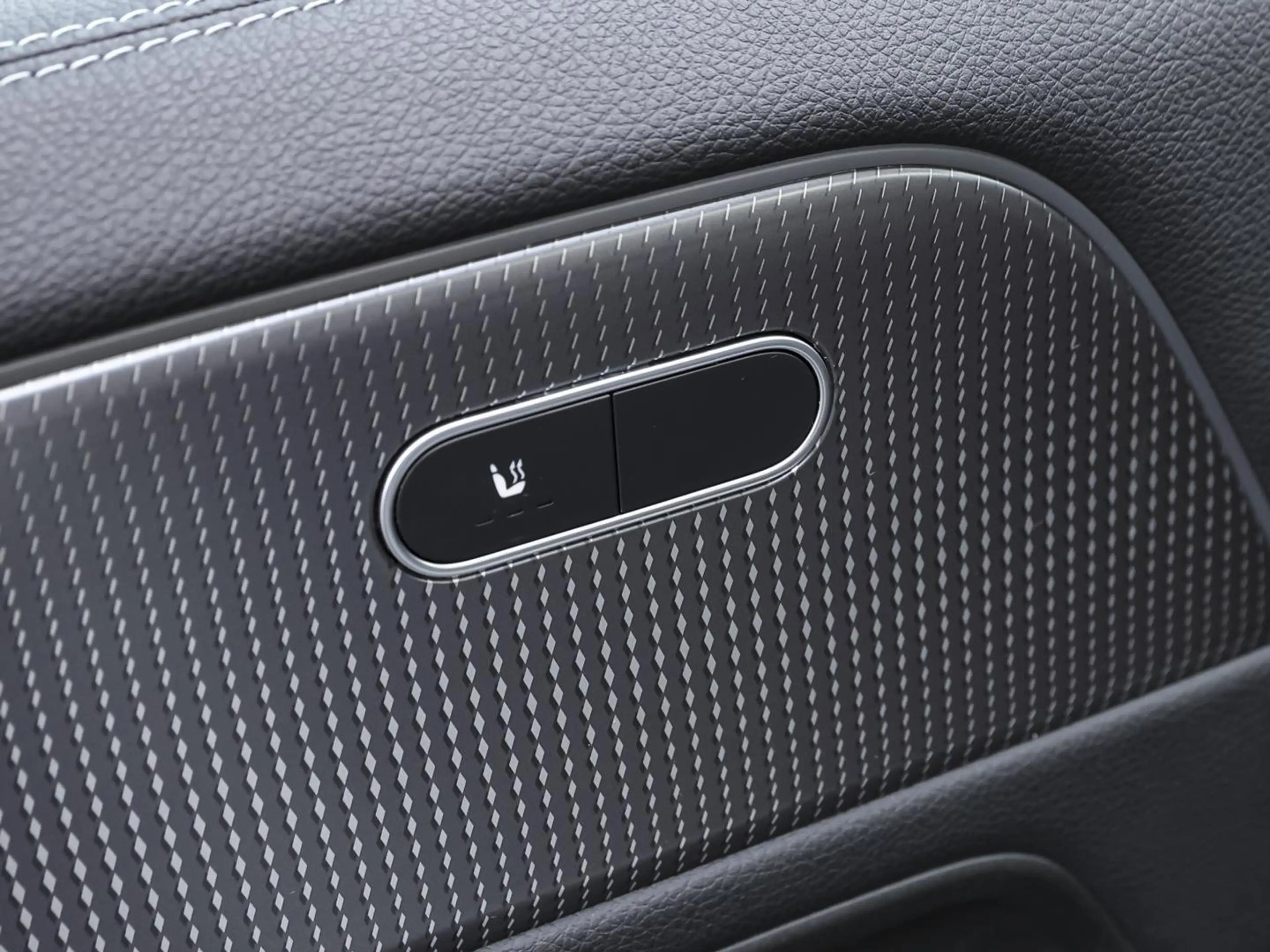 Mercedes-Benz EQA 300 4M Progressive Premium Distronic AHK — photo 14