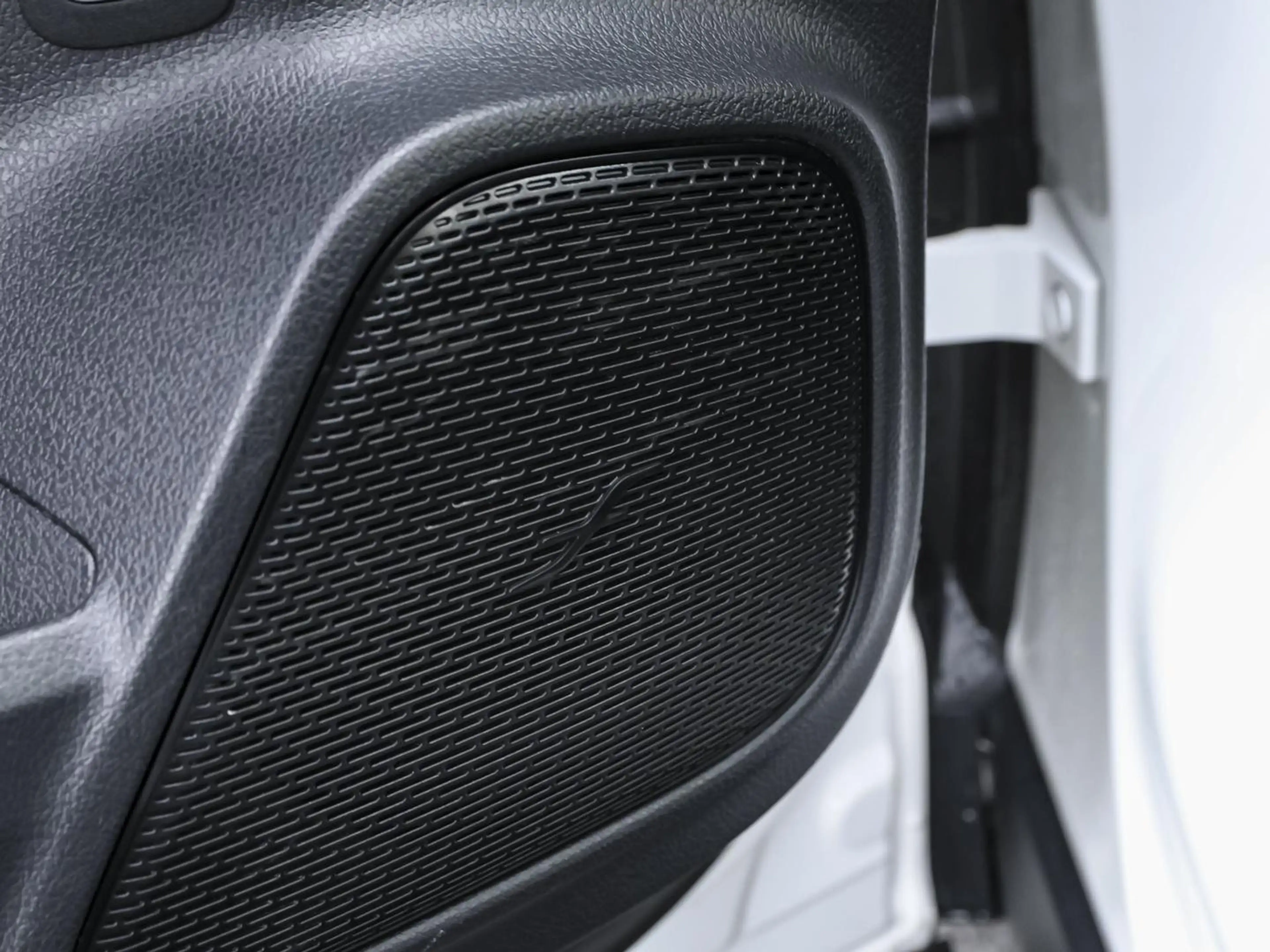 Mercedes-Benz EQA 300 4M Progressive Premium Distronic AHK — photo 15