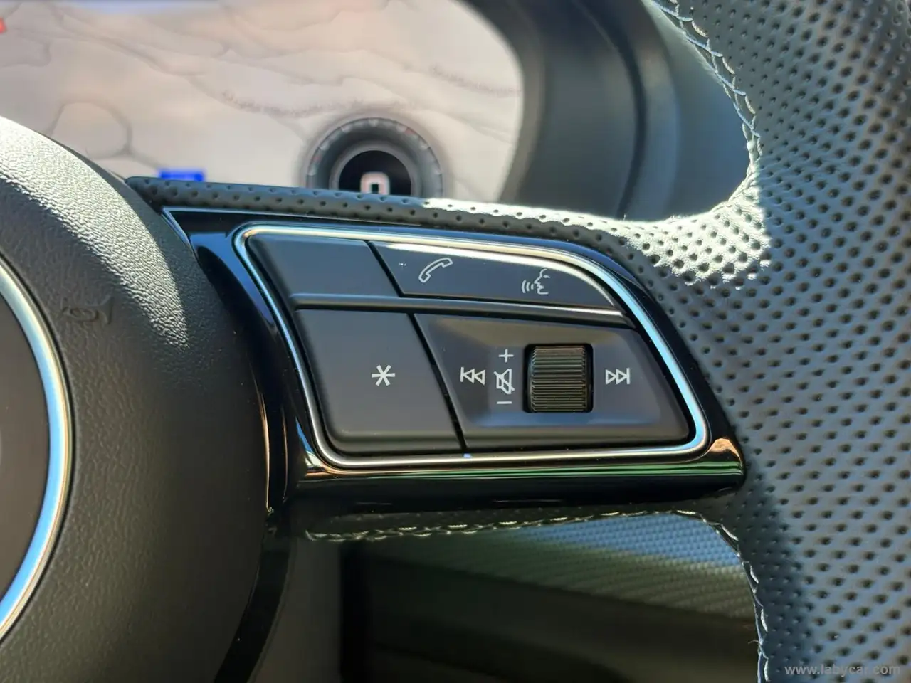 Audi Q2 35 TDI S tronic S line Edition, миниатюра 23