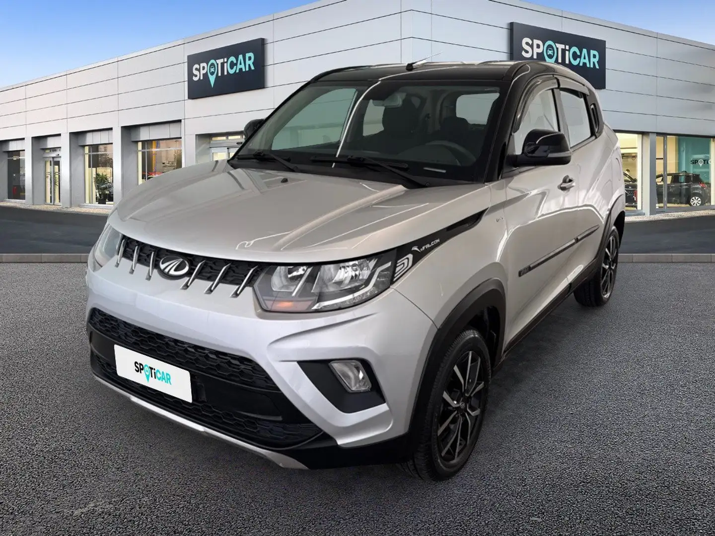 Mahindra KUV100 NXT 1.2 K8 Grau - 1