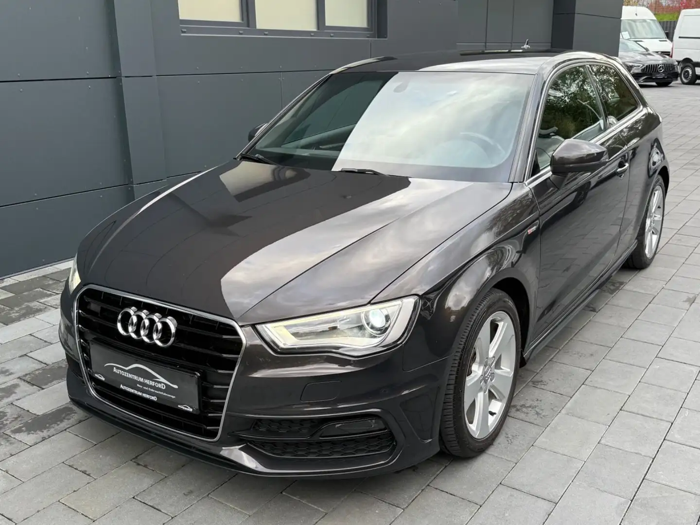 Audi A3 S-Line ambition Kliam Xenon SHZ Tempomat Brun - 1