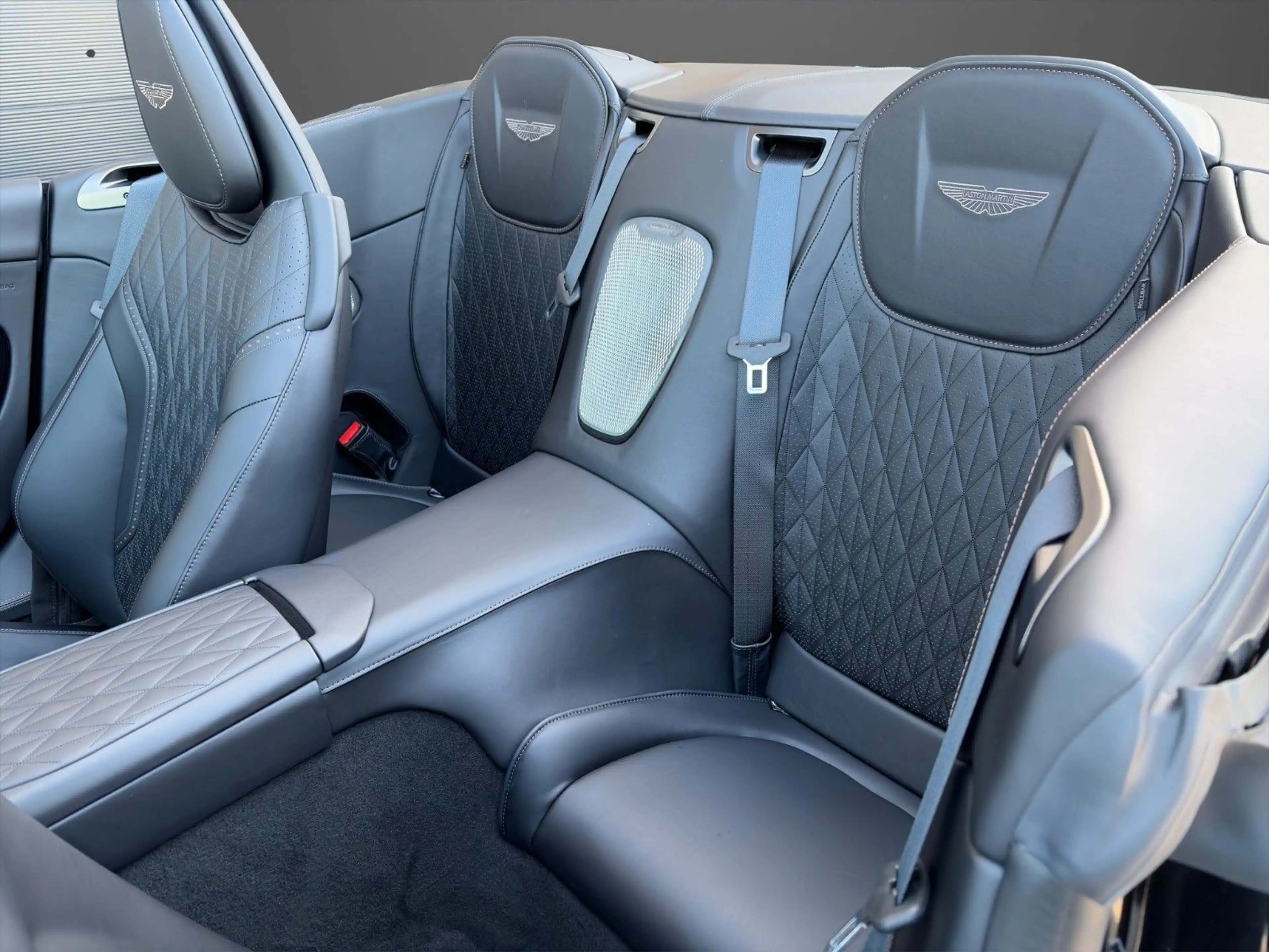 Aston Martin DB12 4.0 V8 Volante PPF Bowers & Wilkins — photo 15