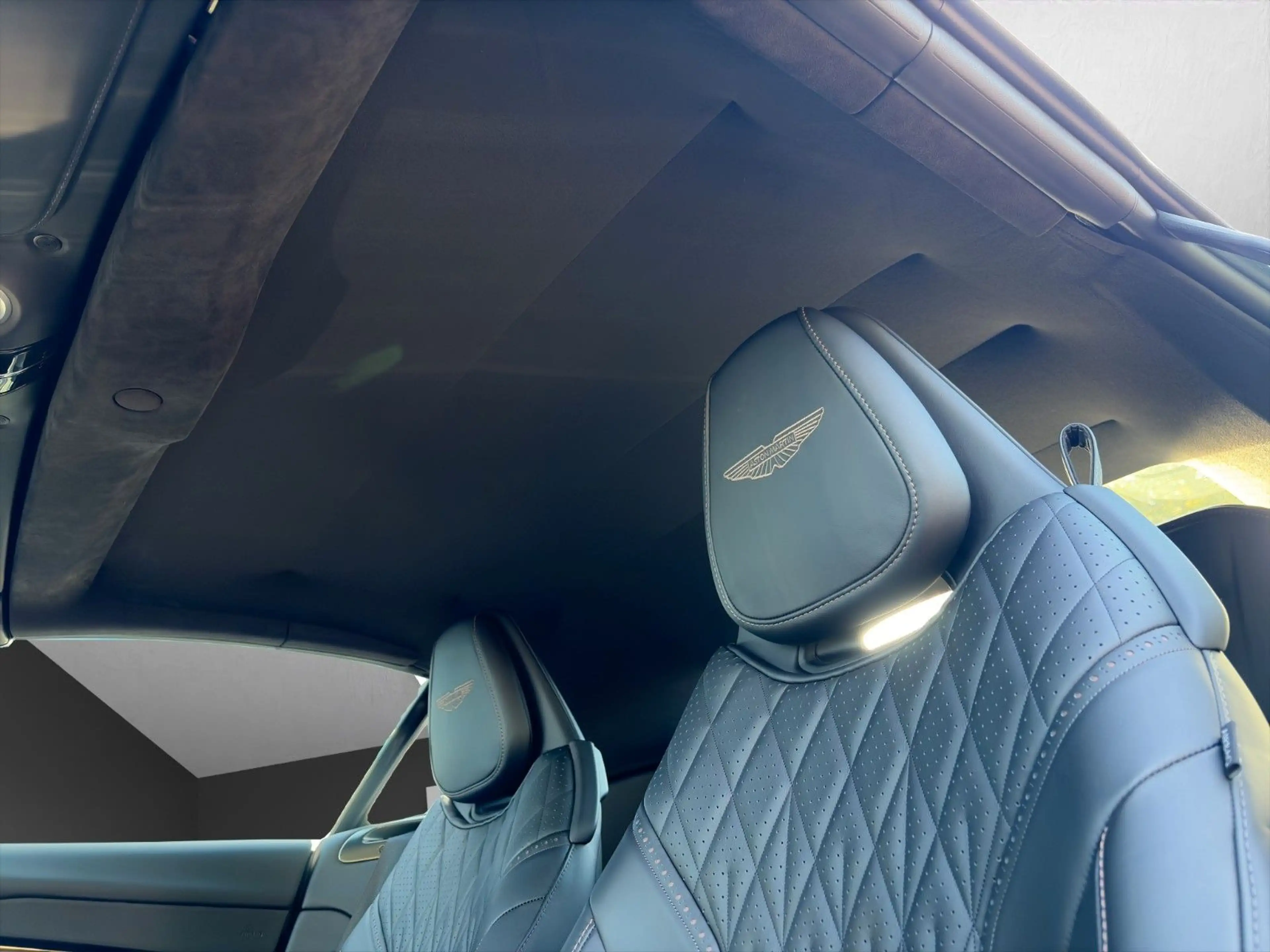 Aston Martin DB12 4.0 V8 Volante PPF Bowers & Wilkins — photo 13