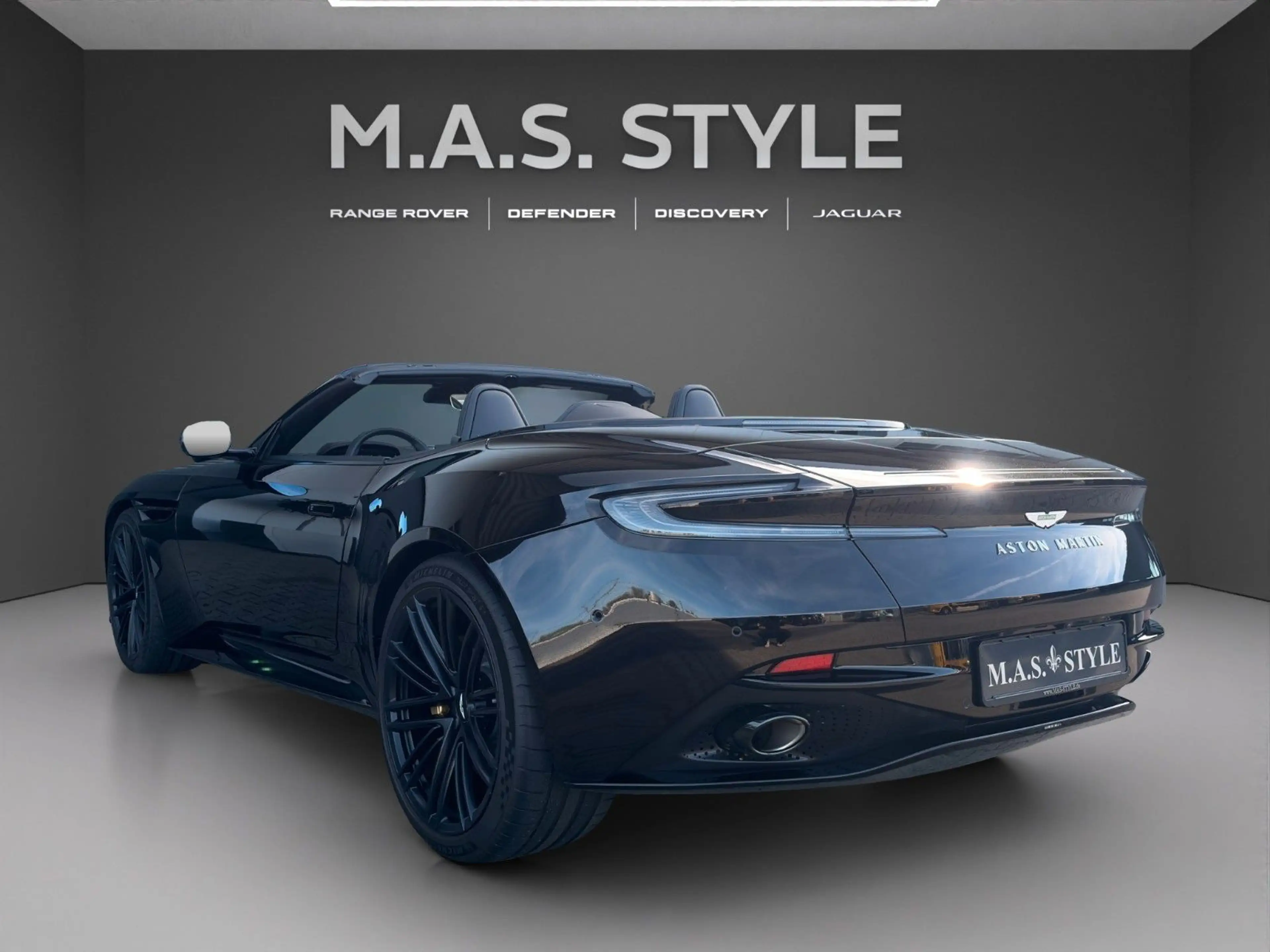 Aston Martin DB12 4.0 V8 Volante PPF Bowers & Wilkins — photo 6