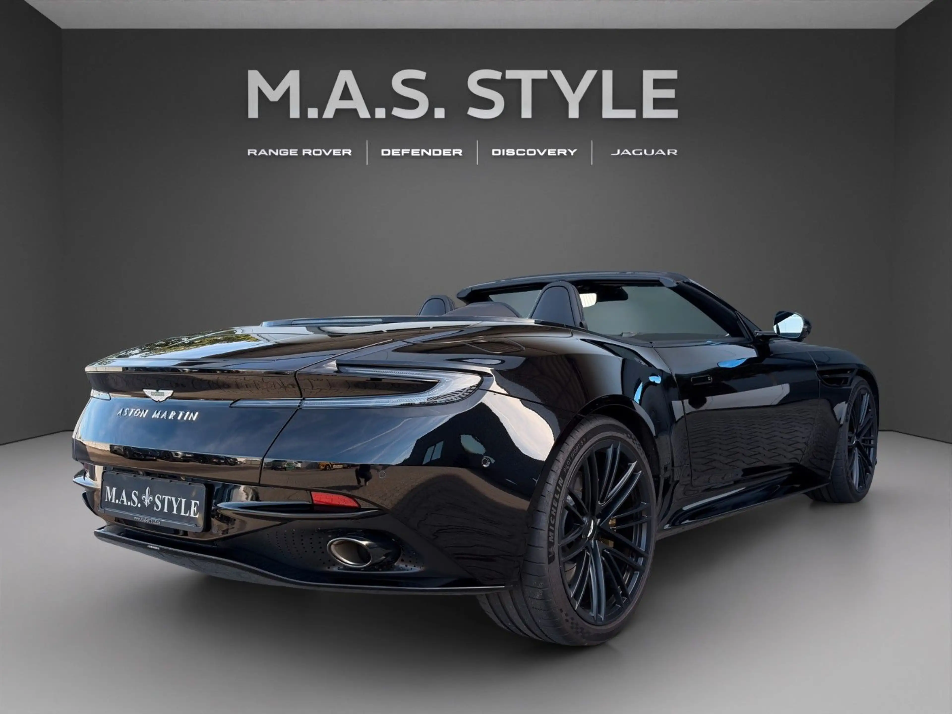 Aston Martin DB12 4.0 V8 Volante PPF Bowers & Wilkins — photo 8