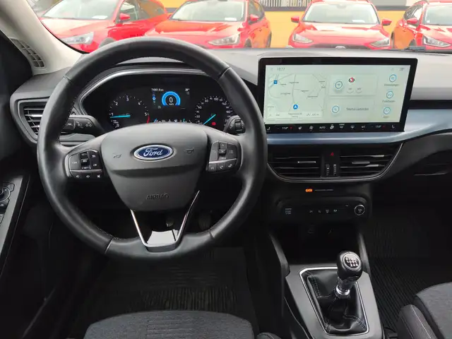 Ford Focus view 14