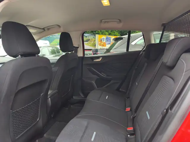 Ford Focus view 10