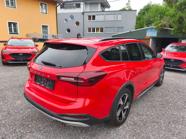 Ford Focus view 4