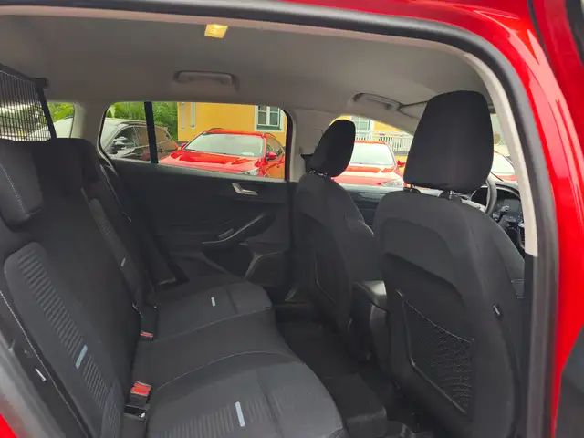 Ford Focus view 11