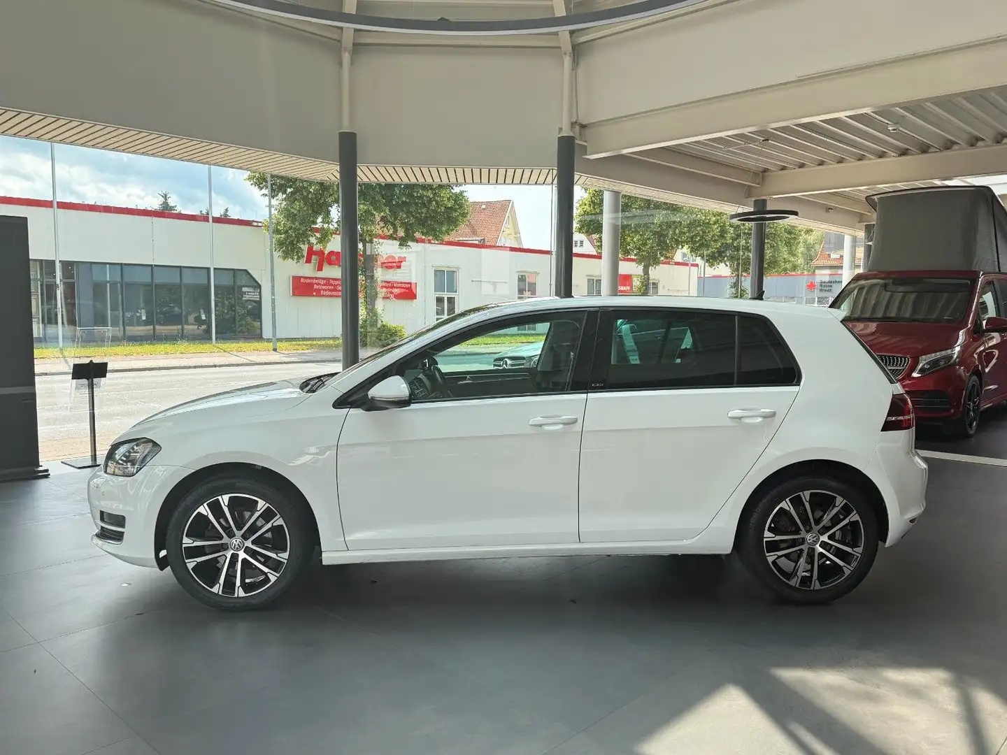 Volkswagen Golf VII 1.2TSI Allstar Xenon/NAVI/Kamera/Pano. Weiß - 2