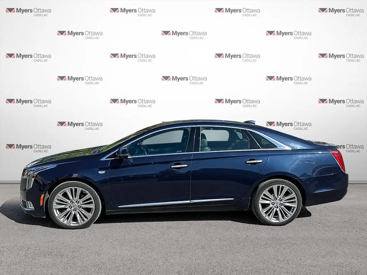 Cadillac XTS photo Cadillac XTS