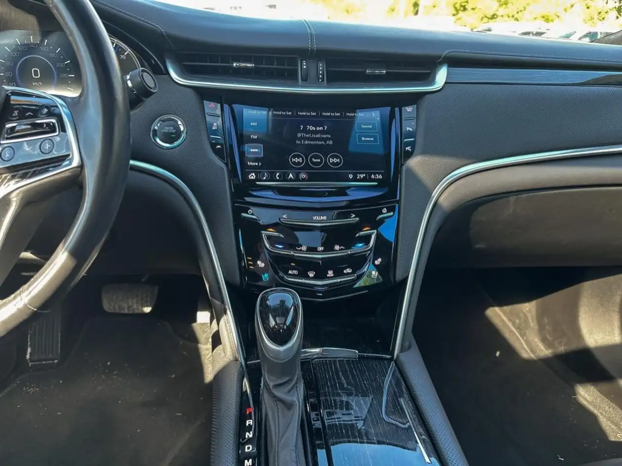 Cadillac XTS photo Cadillac XTS
