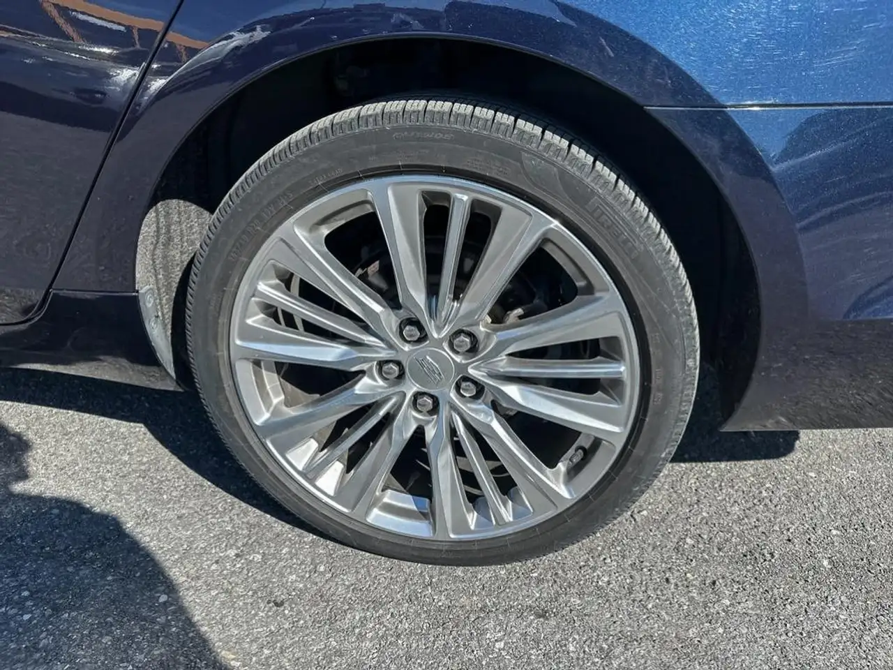 Cadillac XTS photo Cadillac XTS