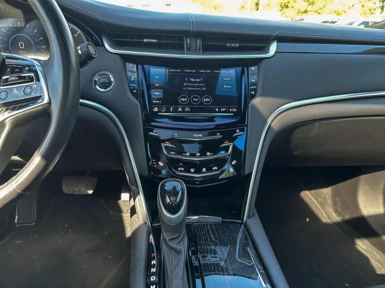 Cadillac XTS photo Cadillac XTS
