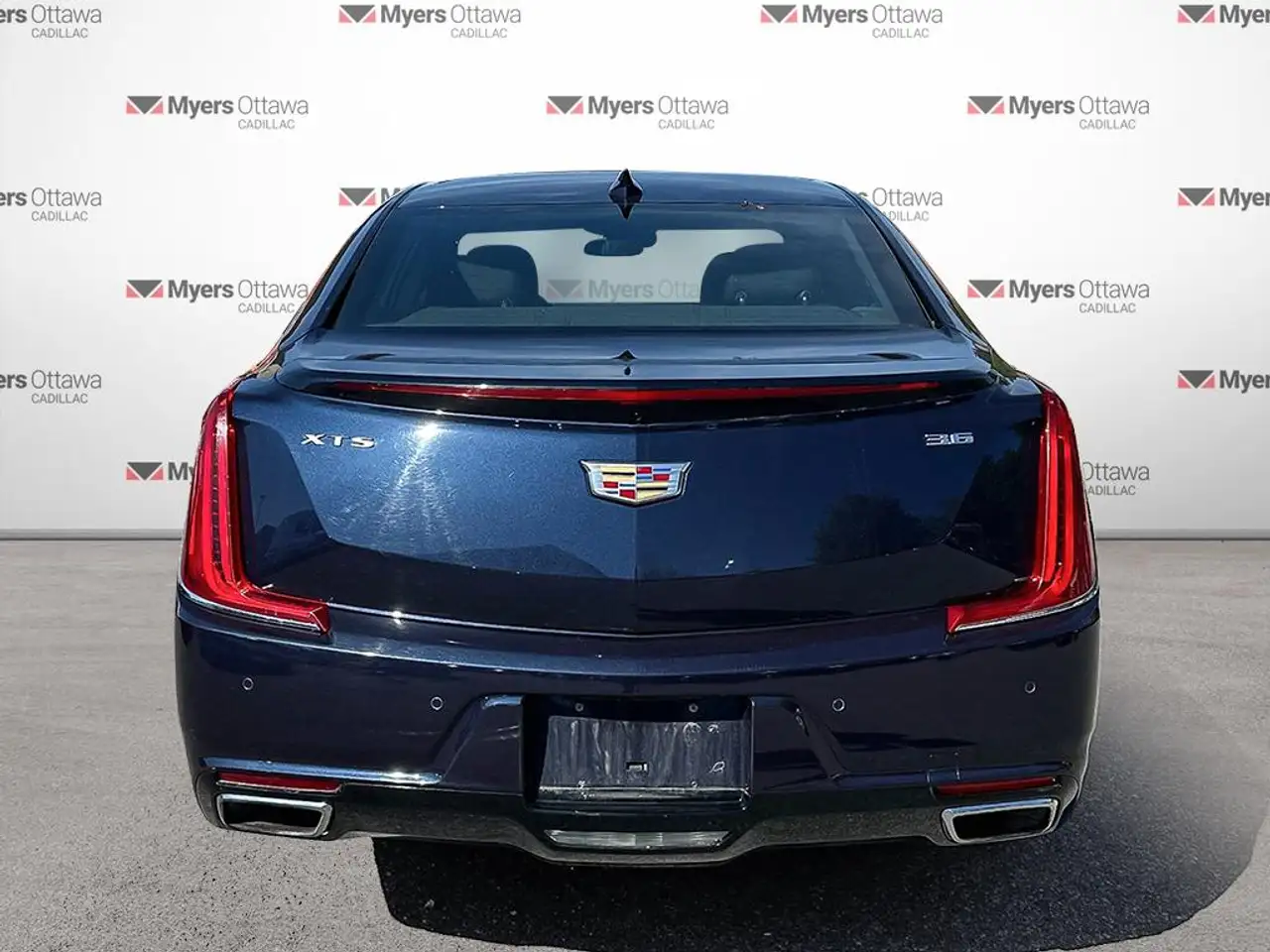 Cadillac XTS photo Cadillac XTS
