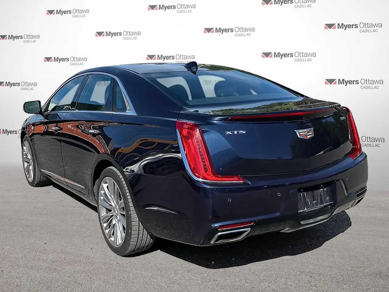 Cadillac XTS photo Cadillac XTS