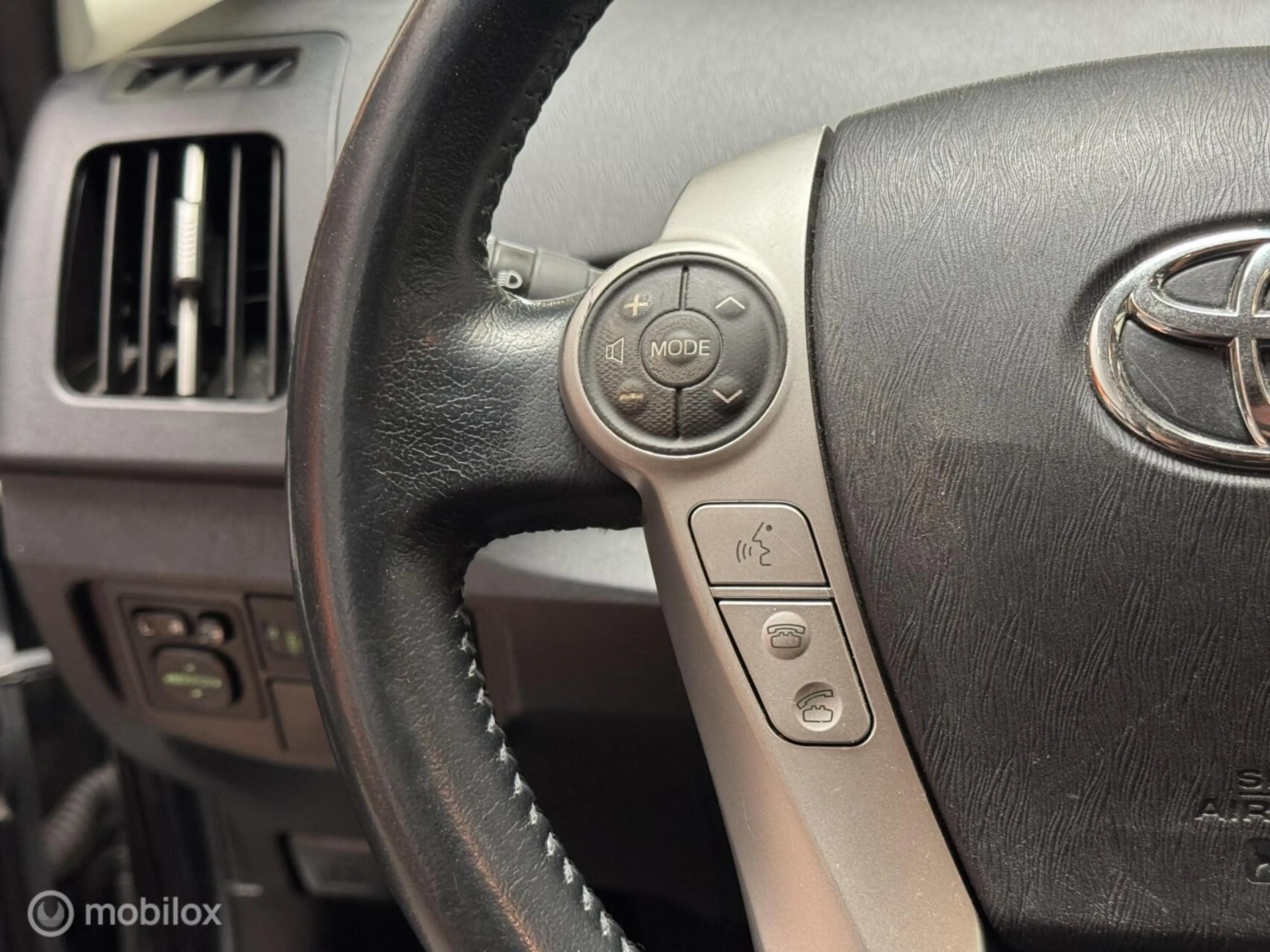 Toyota Prius 1.8 Business Navi|Keyless|100% Dealer onderhouden — photo 9