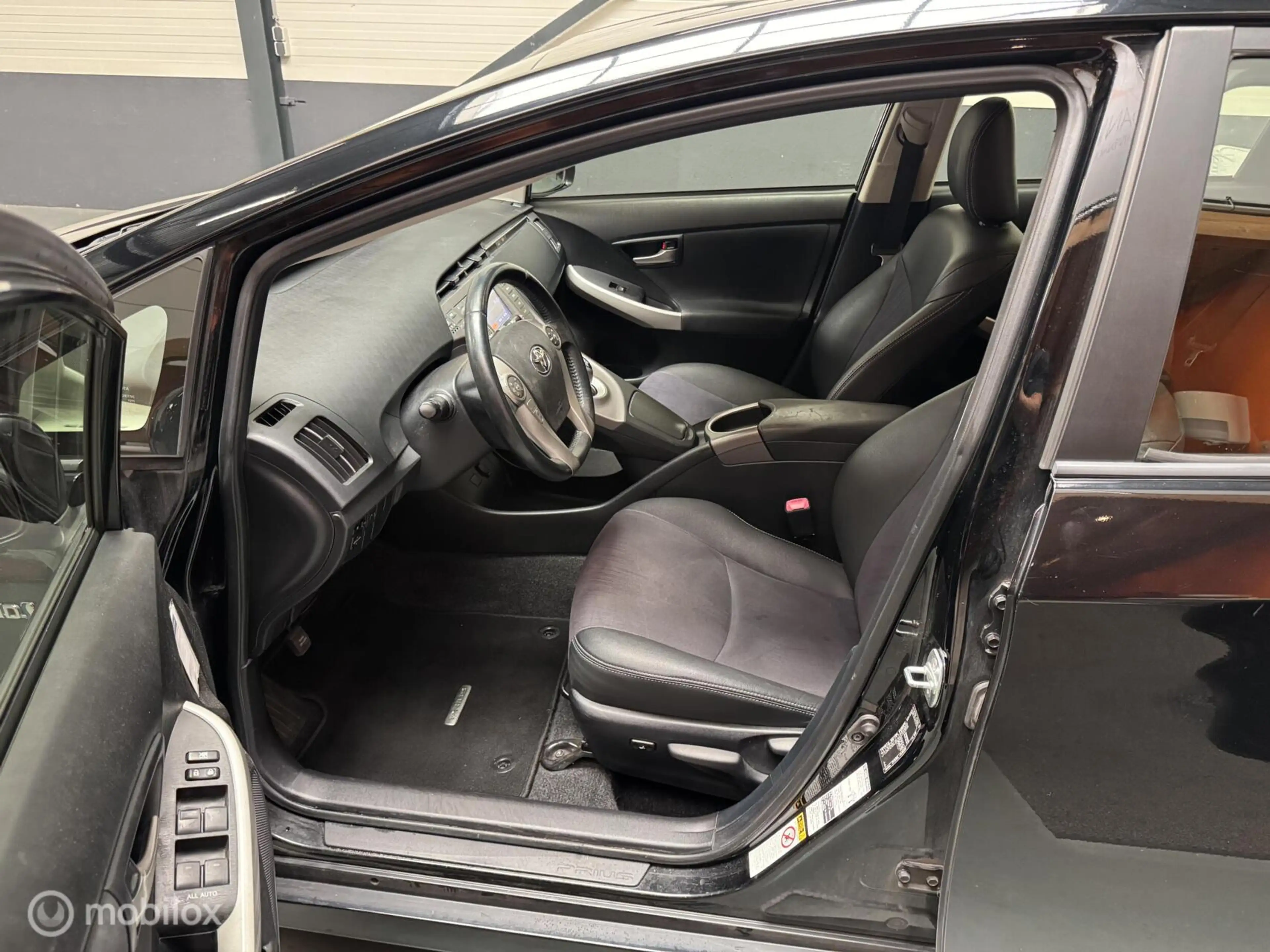 Toyota Prius 1.8 Business Navi|Keyless|100% Dealer onderhouden — photo 11