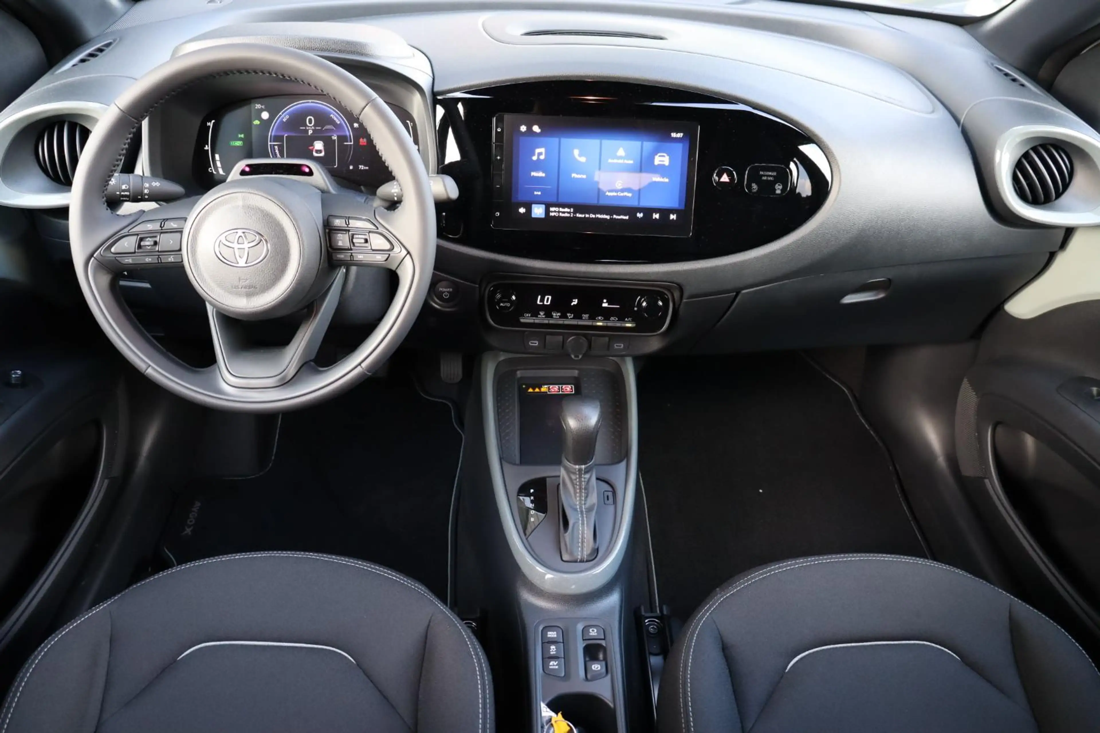 Toyota Aygo X Hybrid 115 pulse Easy pack € 1.750 inruil voordeel — photo 3