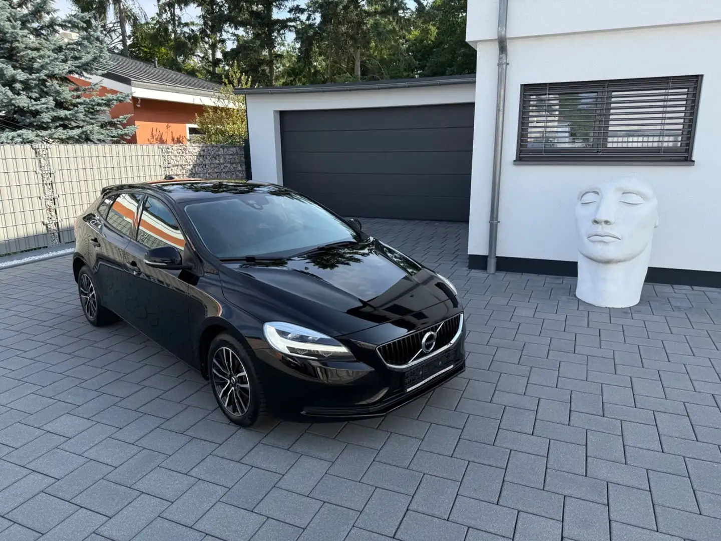 Volvo V40 Momentum Schwarz - 2