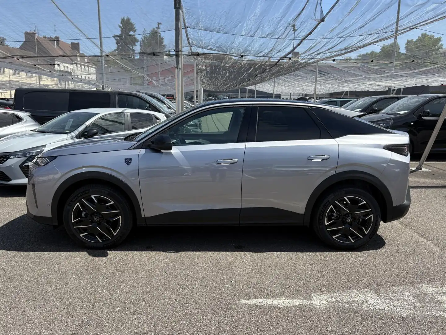 Peugeot 3008 III 1.2 HYBRID 145 GT E-DCS6 TOIT OUVRANT / FOCAL Gris - 2