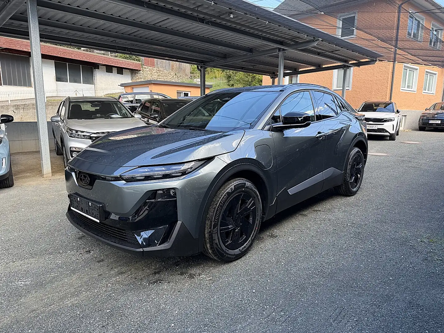 Subaru Uncharted Hikari 77kWh Grau - 1