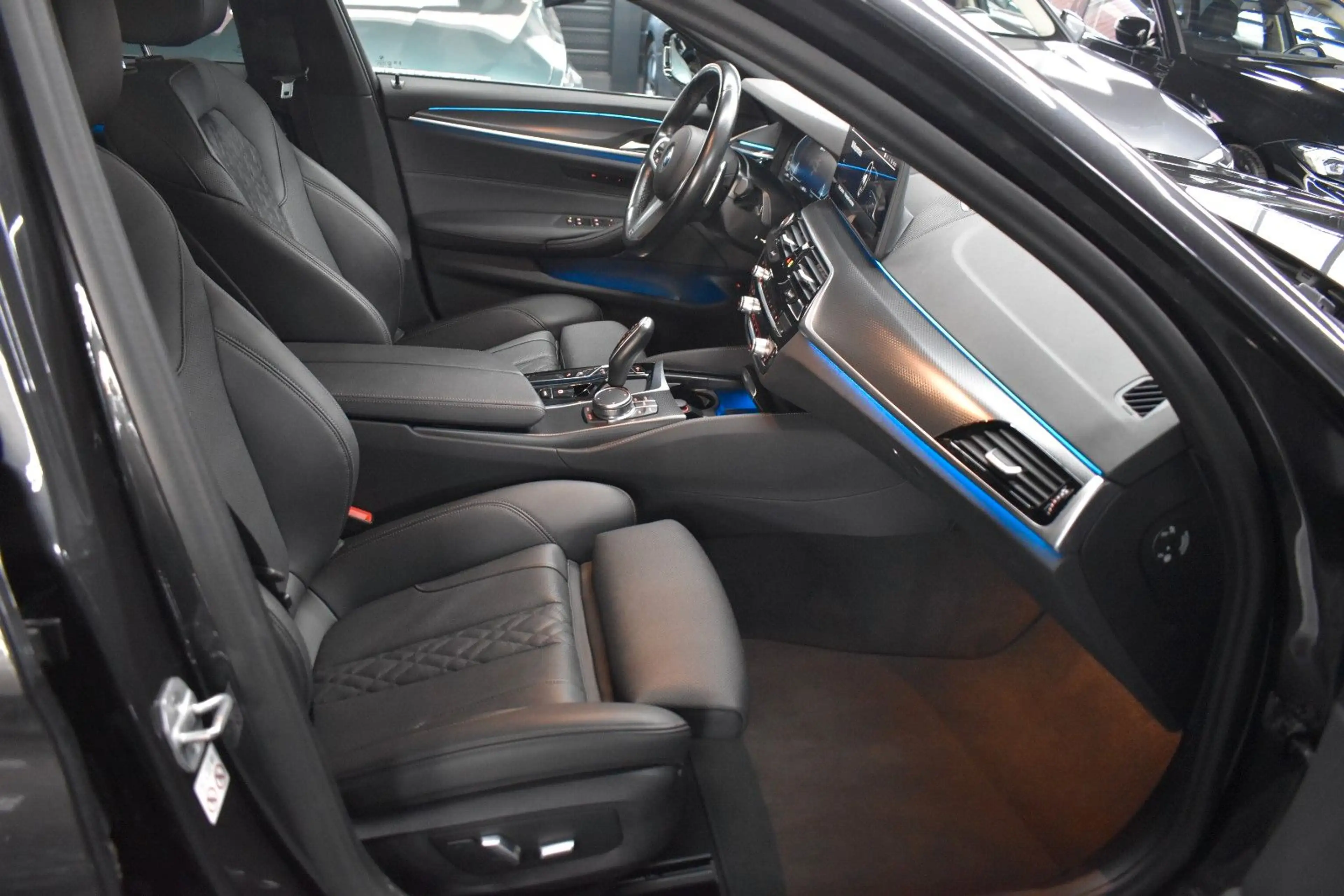 BMW 530 e Touring M SPORT*AHK*HEAD-UP*KAMERA*LASER* — photo 7