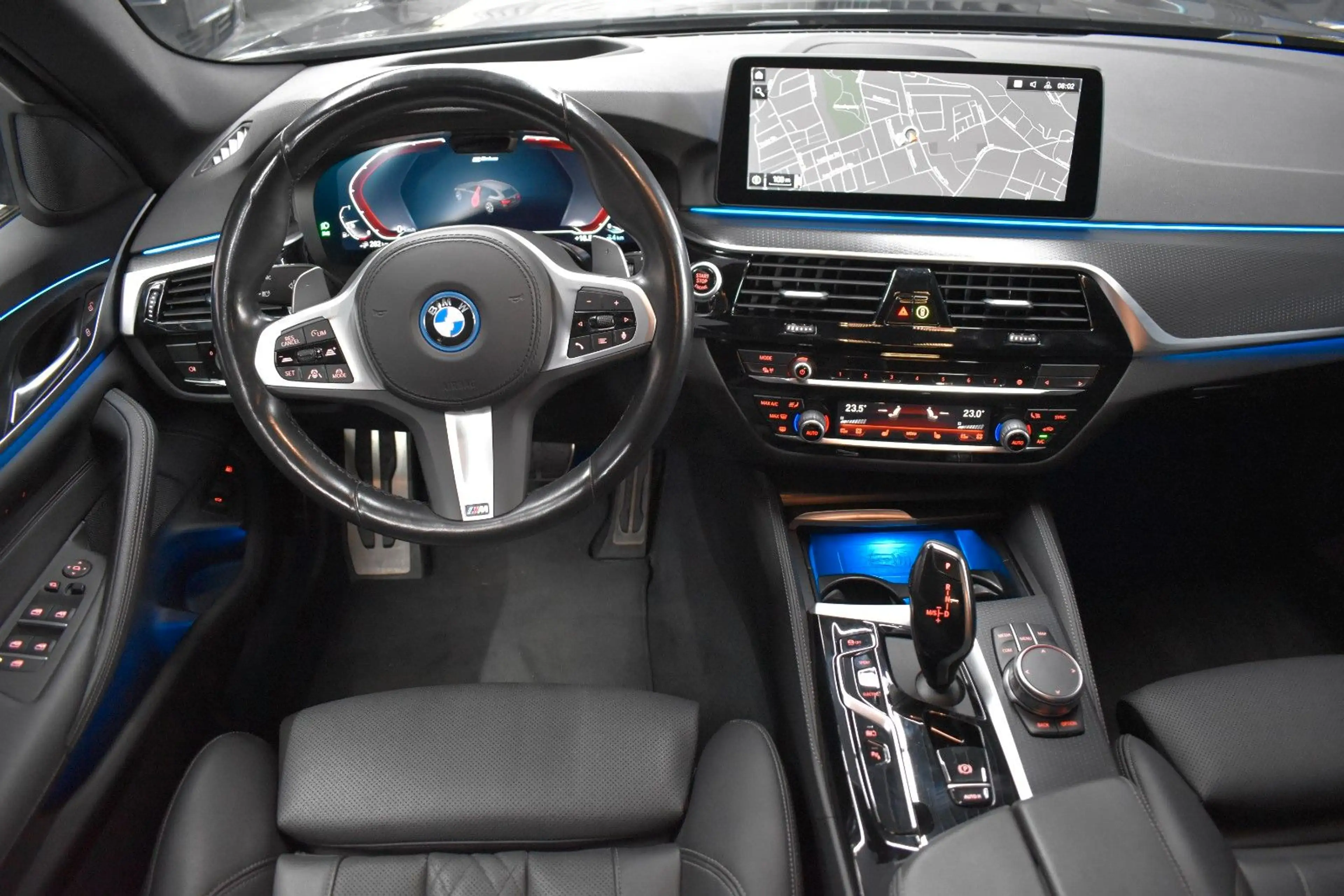 BMW 530 e Touring M SPORT*AHK*HEAD-UP*KAMERA*LASER* — photo 2