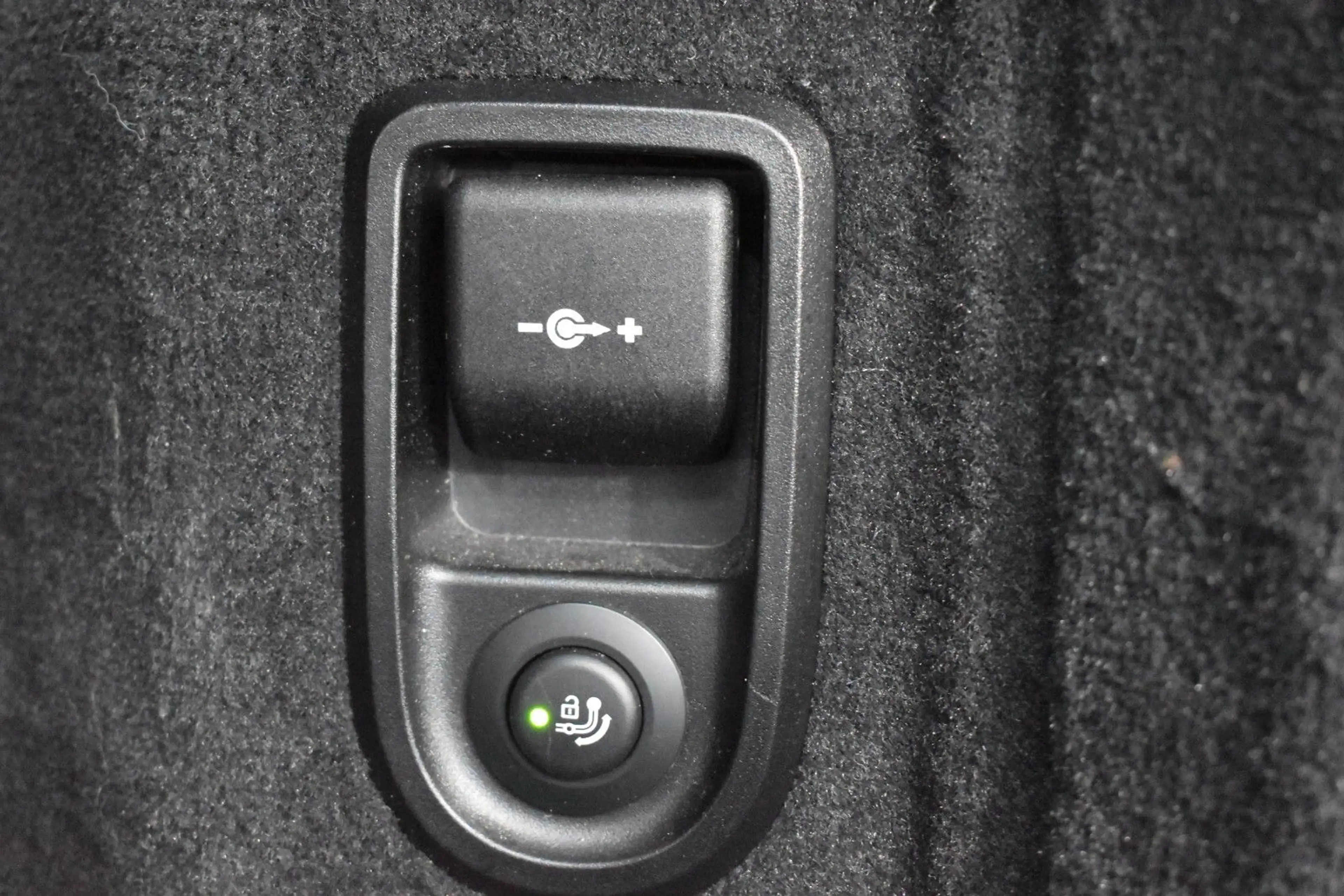 BMW 530 e Touring M SPORT*AHK*HEAD-UP*KAMERA*LASER* — photo 13