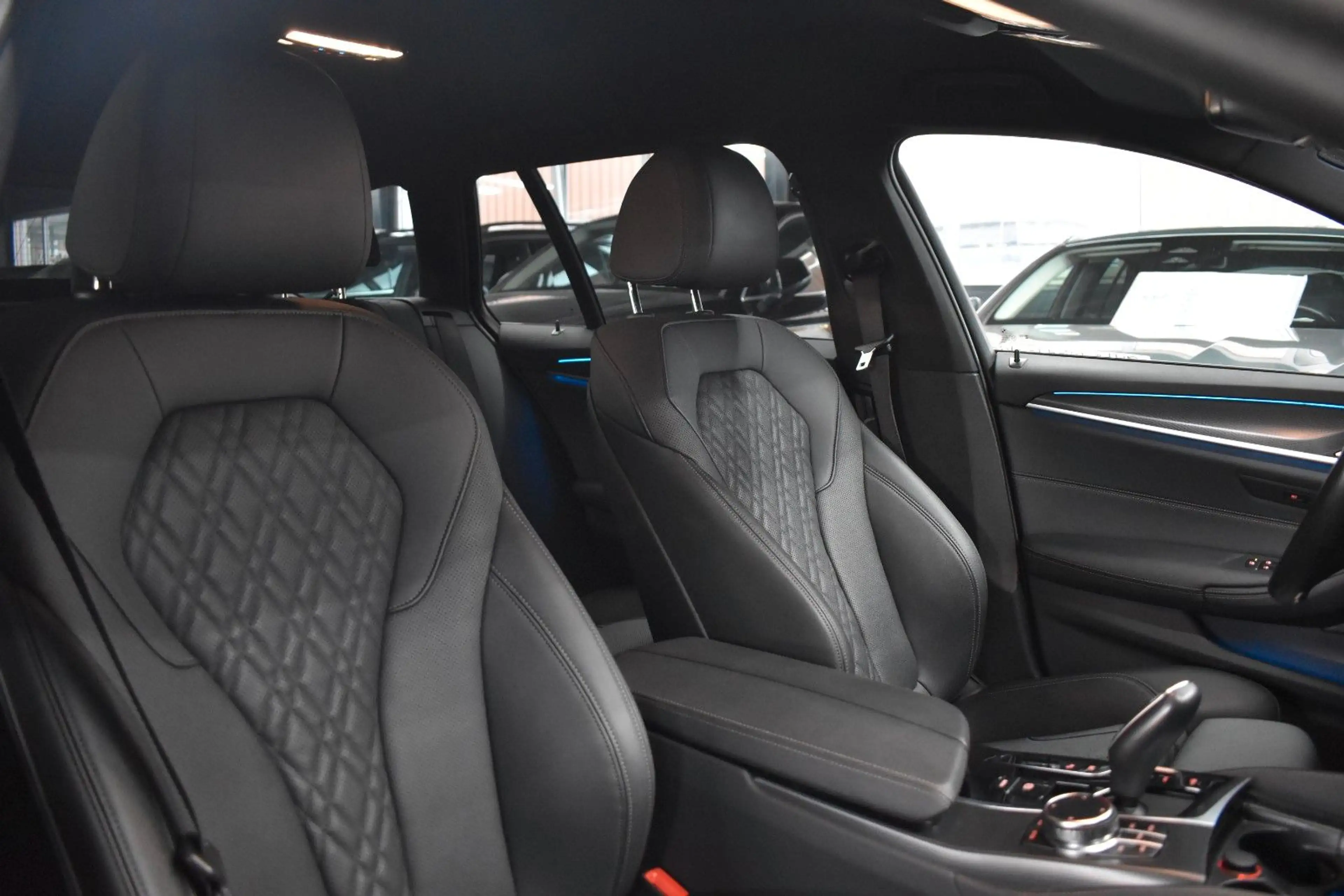 BMW 530 e Touring M SPORT*AHK*HEAD-UP*KAMERA*LASER* — photo 11